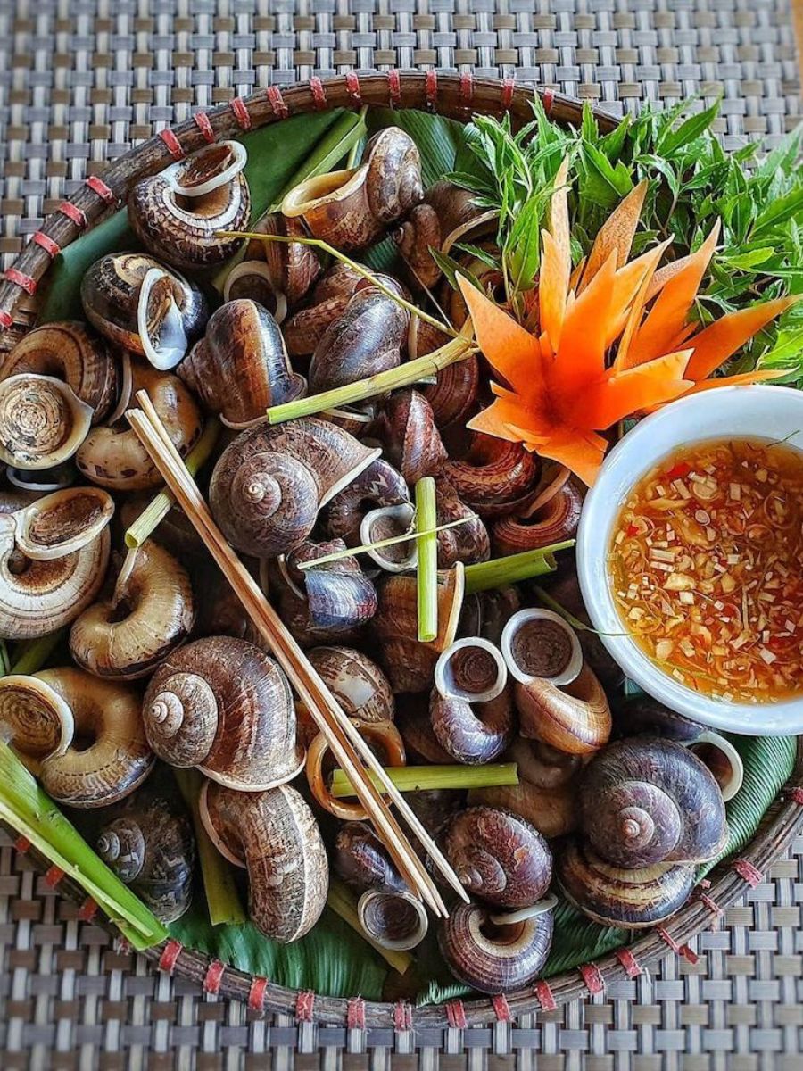Ốc núi đá - món ngon phải thử khi đến Pù Luông / Steamed limestone snails - Must try delicacy in Pù Luông